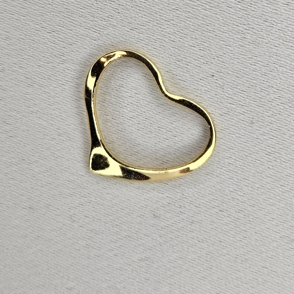 Elegant Gold Heart Pendant - Picture 1 of 6